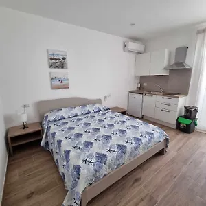 https://la-casa-di-enzo.sicilyhotelsitaly.net